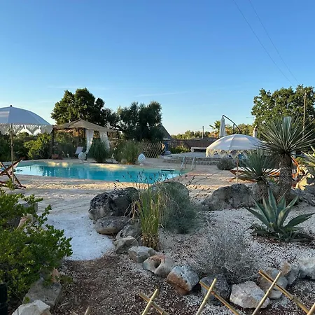 Trulli Oiseaux Migrateurs Bed & Breakfast
