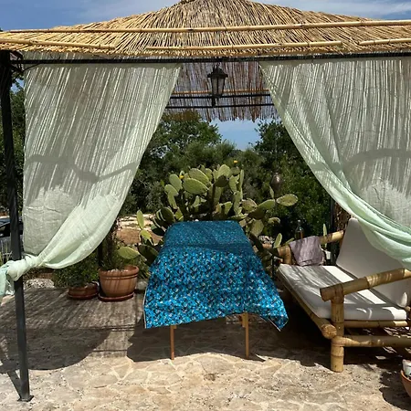 Trulli Oiseaux Migrateurs * Ceglie Messapica