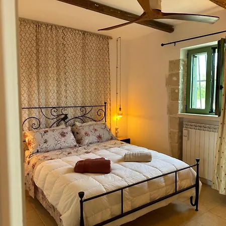 Trulli Oiseaux Migrateurs Ceglie Messapica